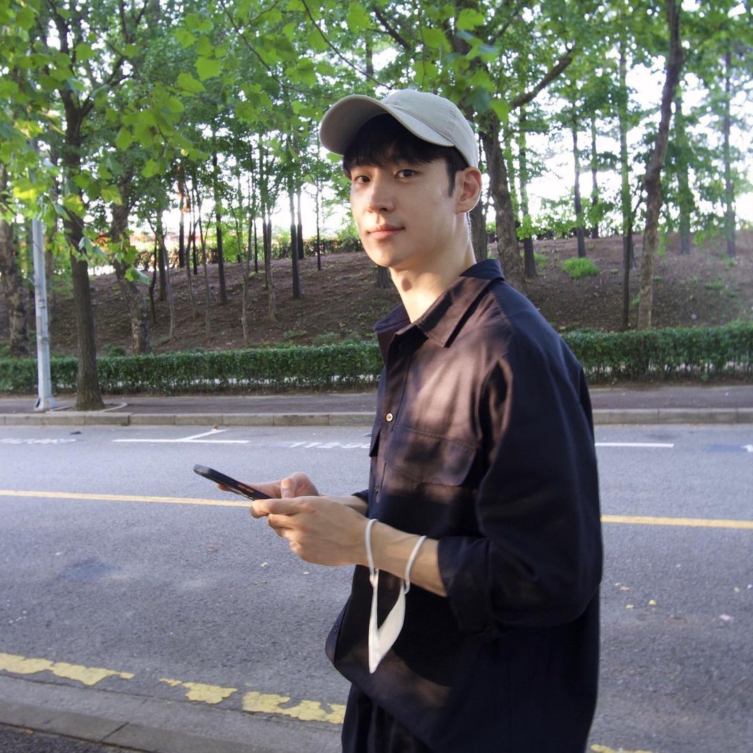 '날씨가 좋아서 집 앞 산책!'