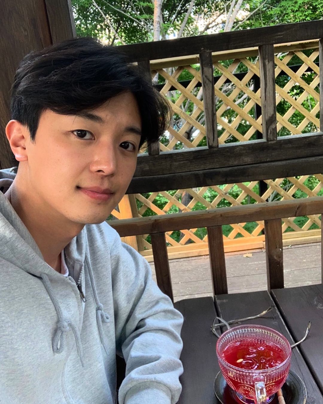 '모처럼 주말 드라이브. 오미자차 마신다고 놀리기'