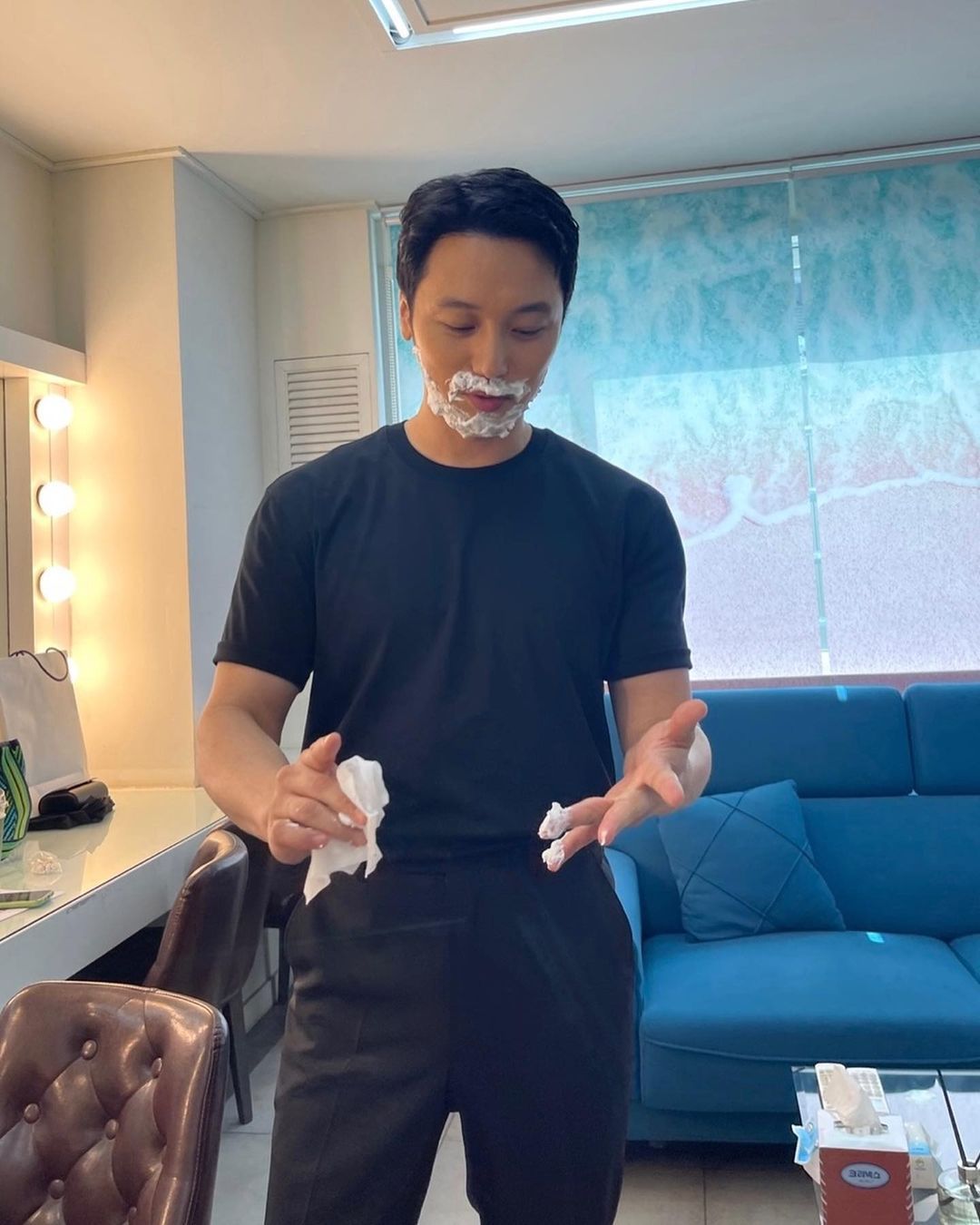 'n개월동안 기르던 수염 드디어 면도'