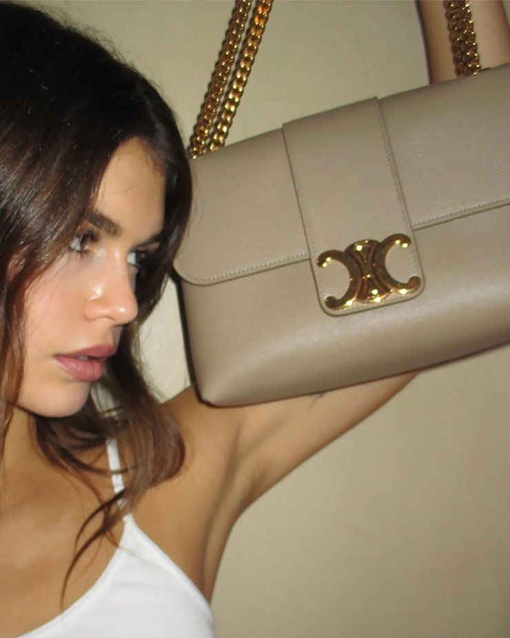 모델 KAIA GERBER 