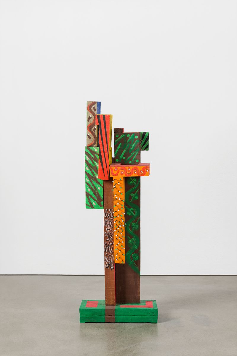 김윤신(b. 〈합이합일 분이분일 2019 19 〉 2019 Acrylic on recycled wood 114 x 41 x 27 cm Courtesy of the artist and Kukje Gallery 사진: 안천호 이미지 제공: 국제갤러리