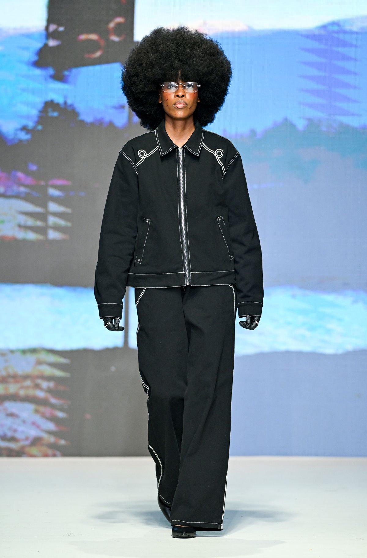 THE WORLD OF OUTLAWS