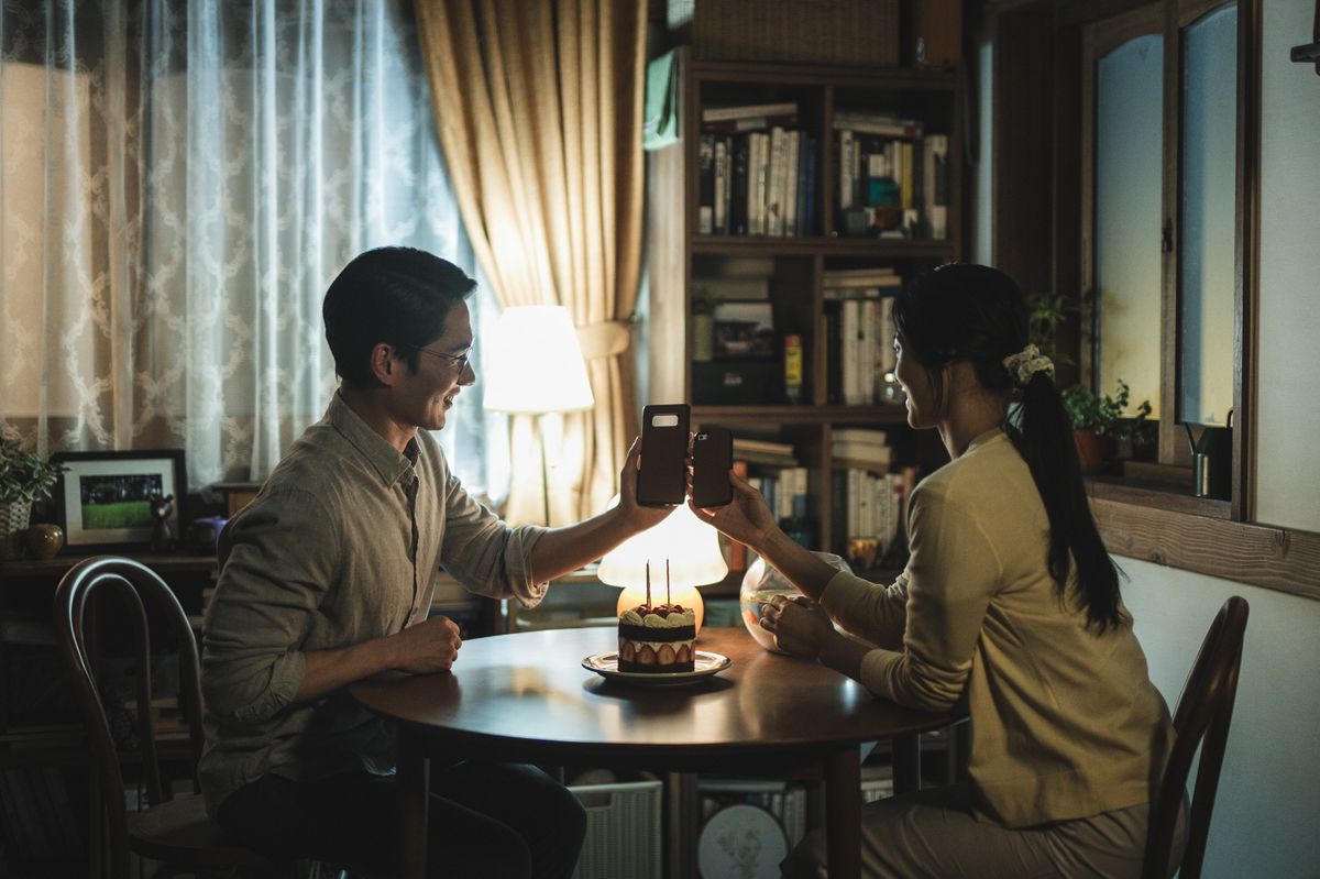 디즈니+ 시리즈 <조명가게> 스틸