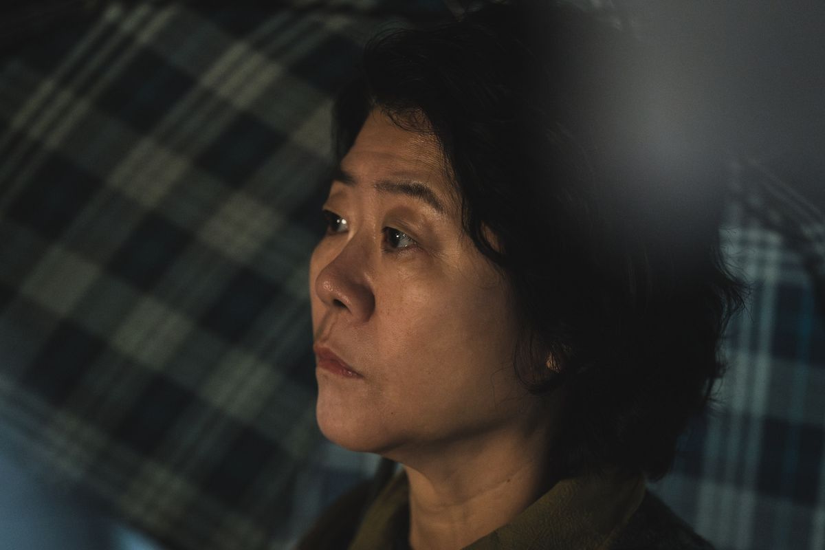 디즈니+ 시리즈 <조명가게> 스틸