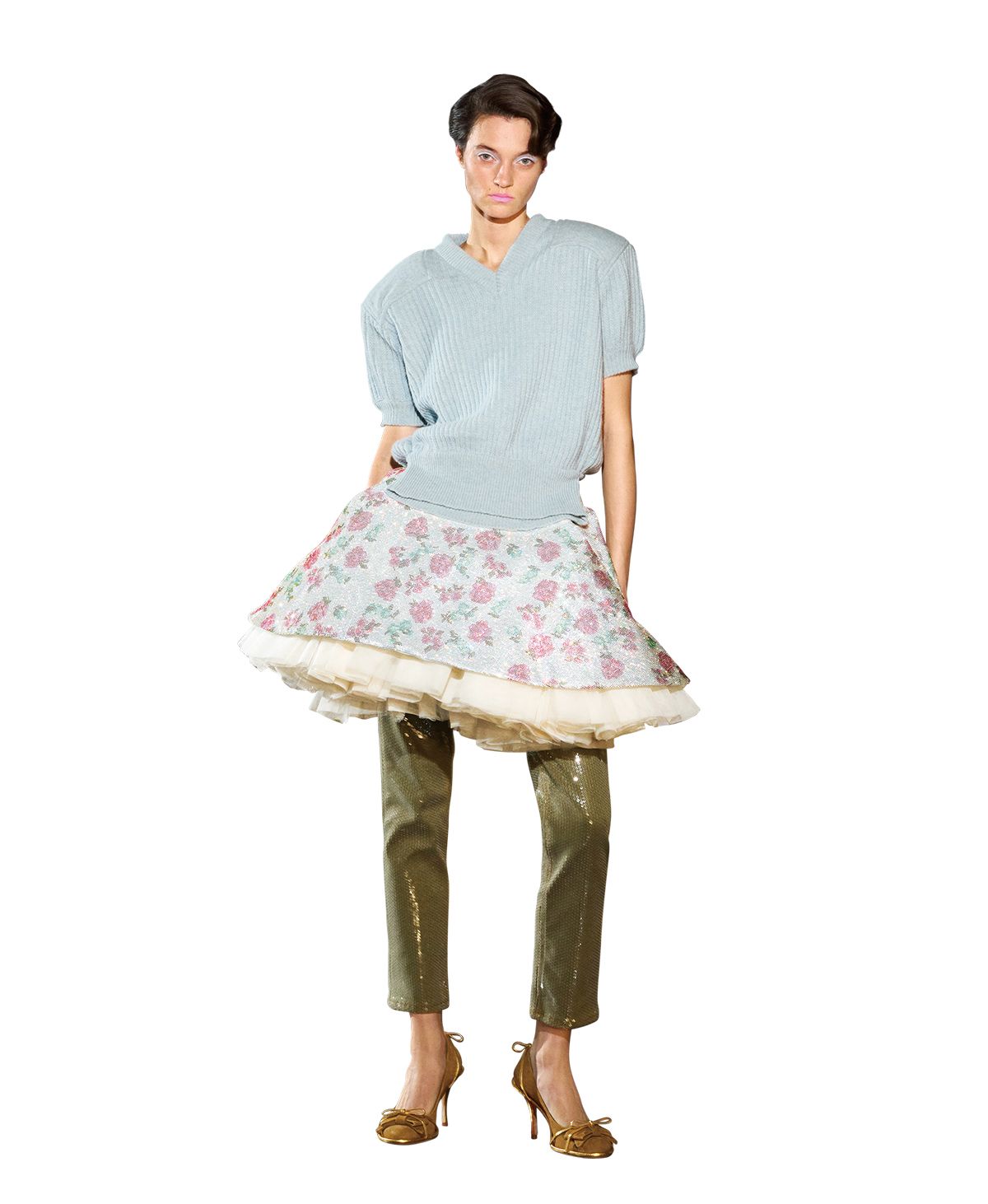 1980년대 영화 <워킹 컬>에서 영감을 받은 쇼 피스.