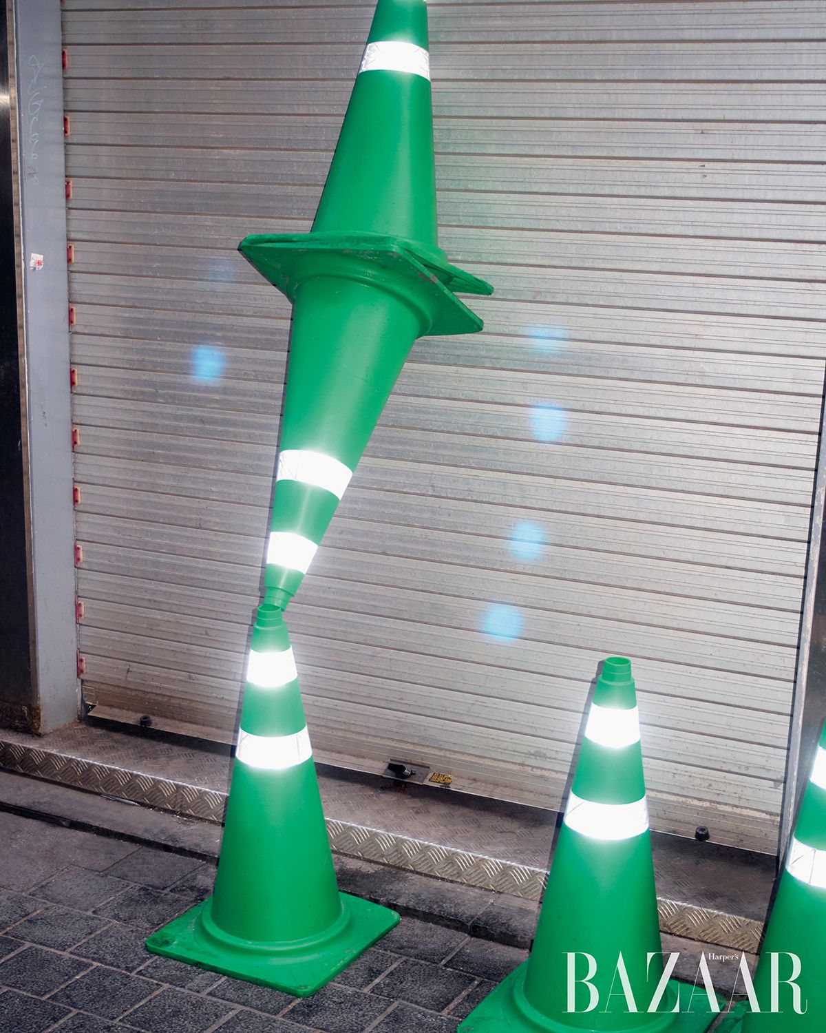 다시 살아난 명동 거리엔 누군가의 귀여운 장난이. 