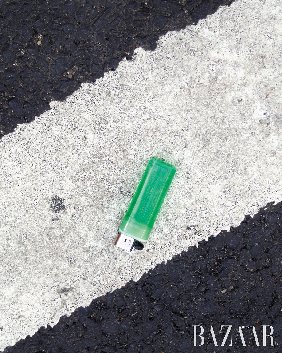 횡단보도 위에 나뒹구는, 혹은 고의로 버려진. 