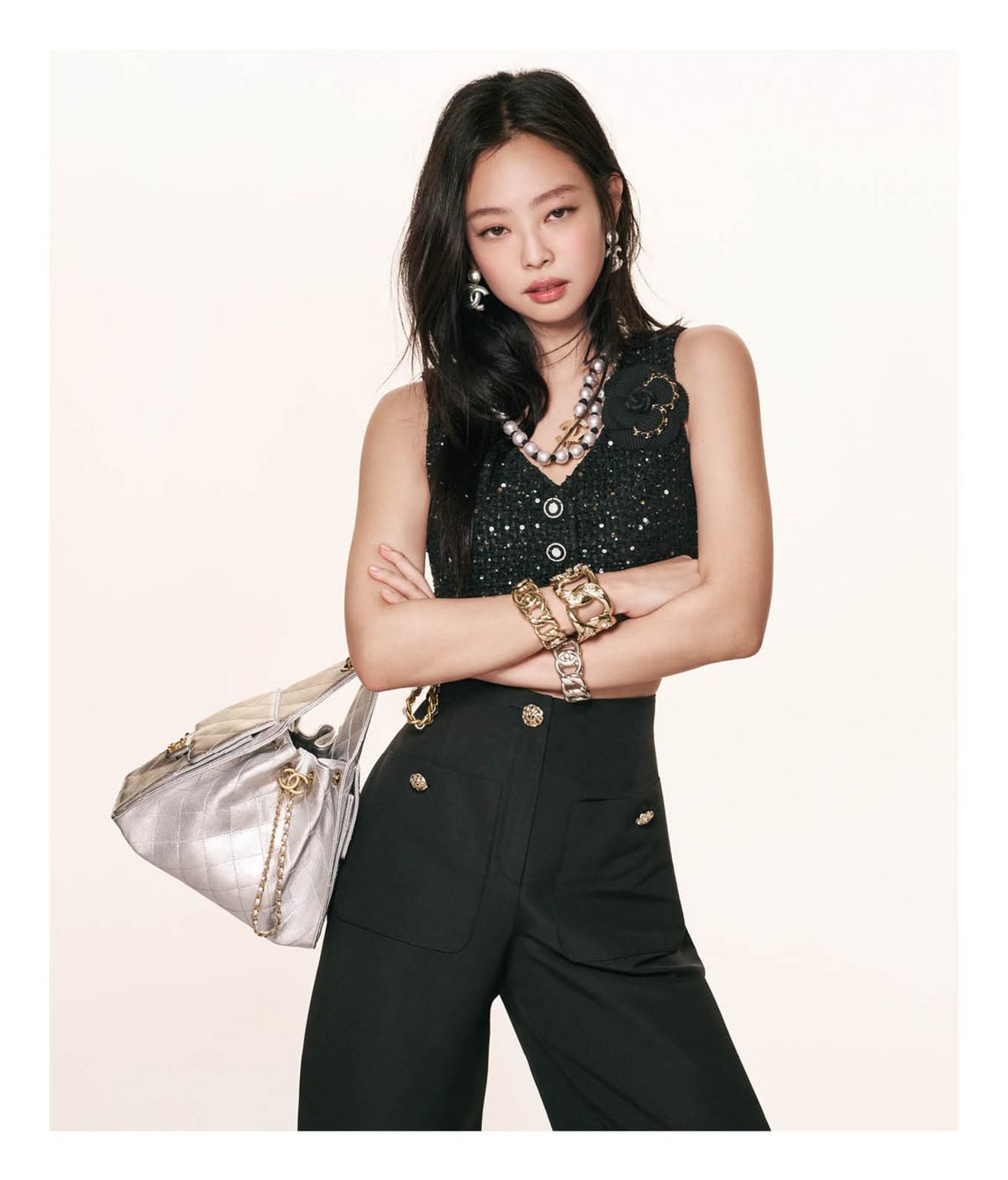 CHANEL 25 스몰 핸드백, 실버리, 9백만원대. 