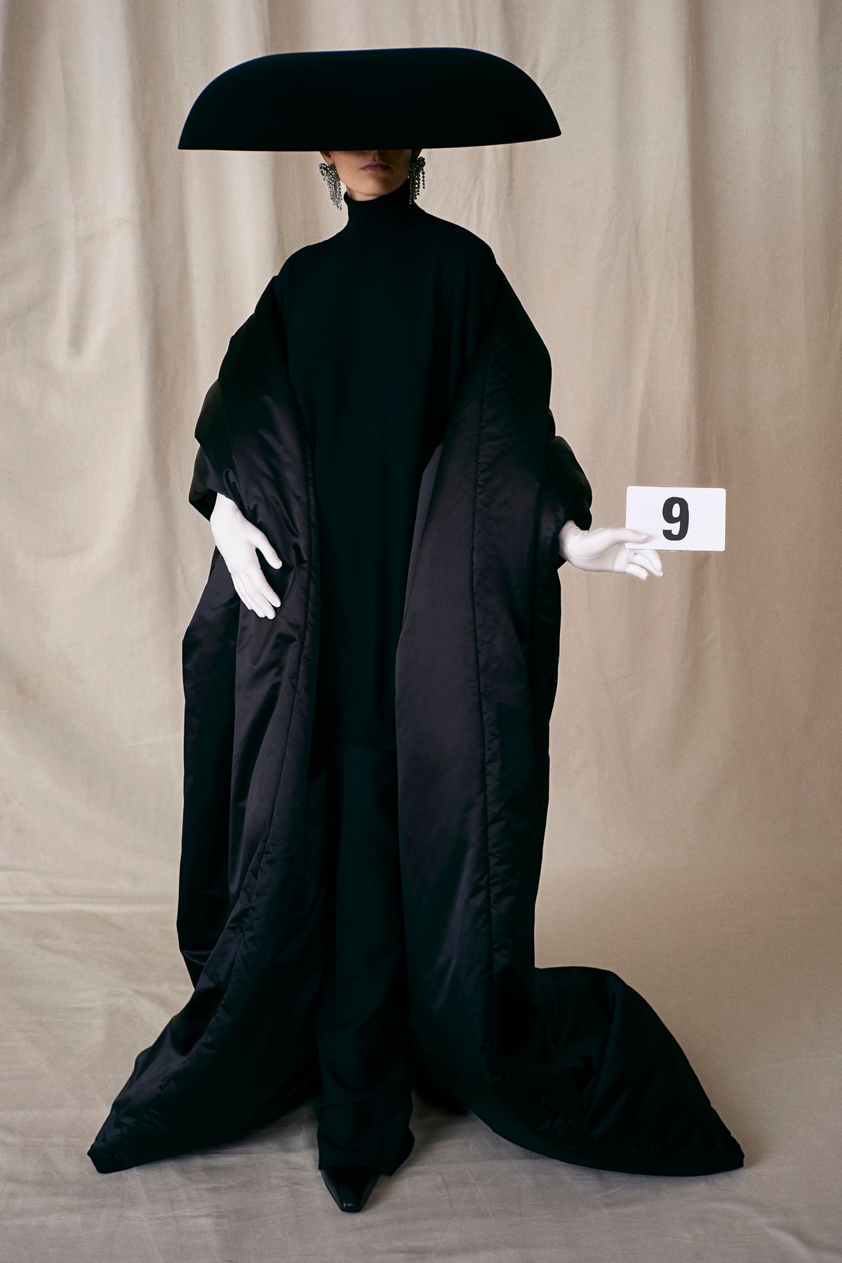 발렌시아가 2021 F/W 오트 쿠튀르 컬렉션