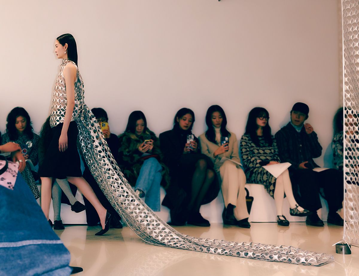 길게 늘어진 플래그 톱이 쇼에 드라마를 더했다. 