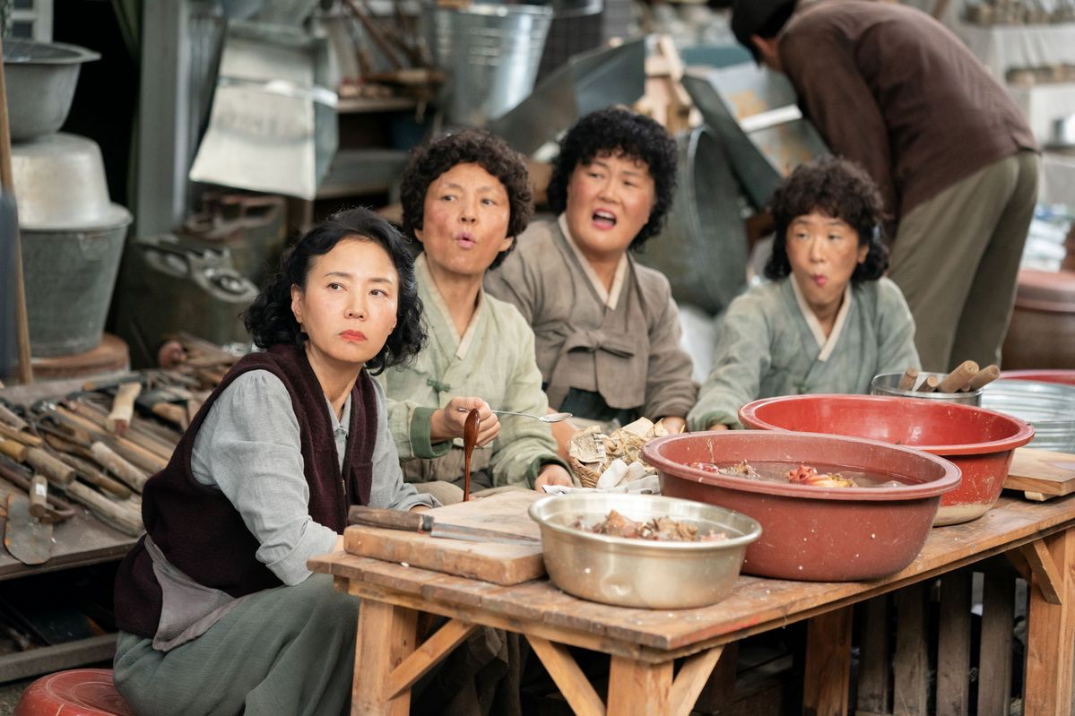 (왼쪽부터) 배우 오민애, 차미경, 이수미, 백지원 / 넷플릭스 시리즈 <폭싹 속았수다> 스틸