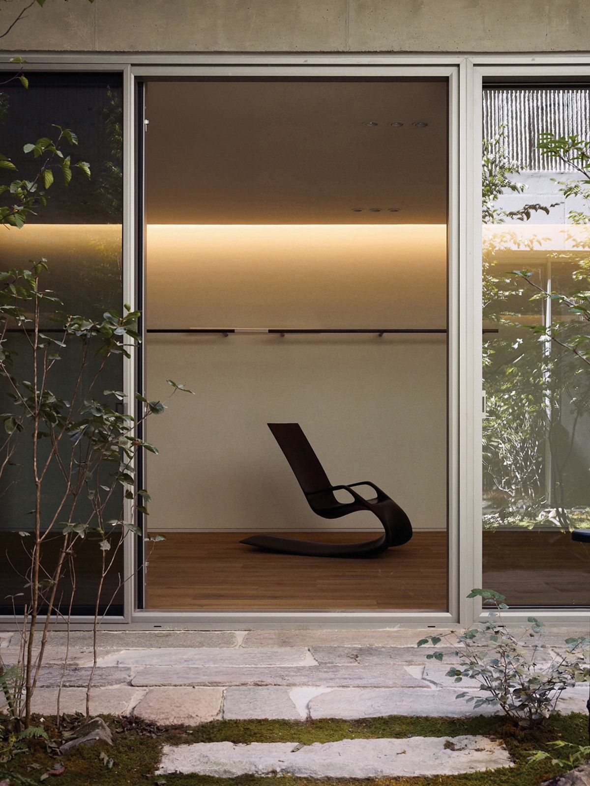 렉토 한남 플래그십 스토어에 있는 가구공예가 강우림의 작품. 