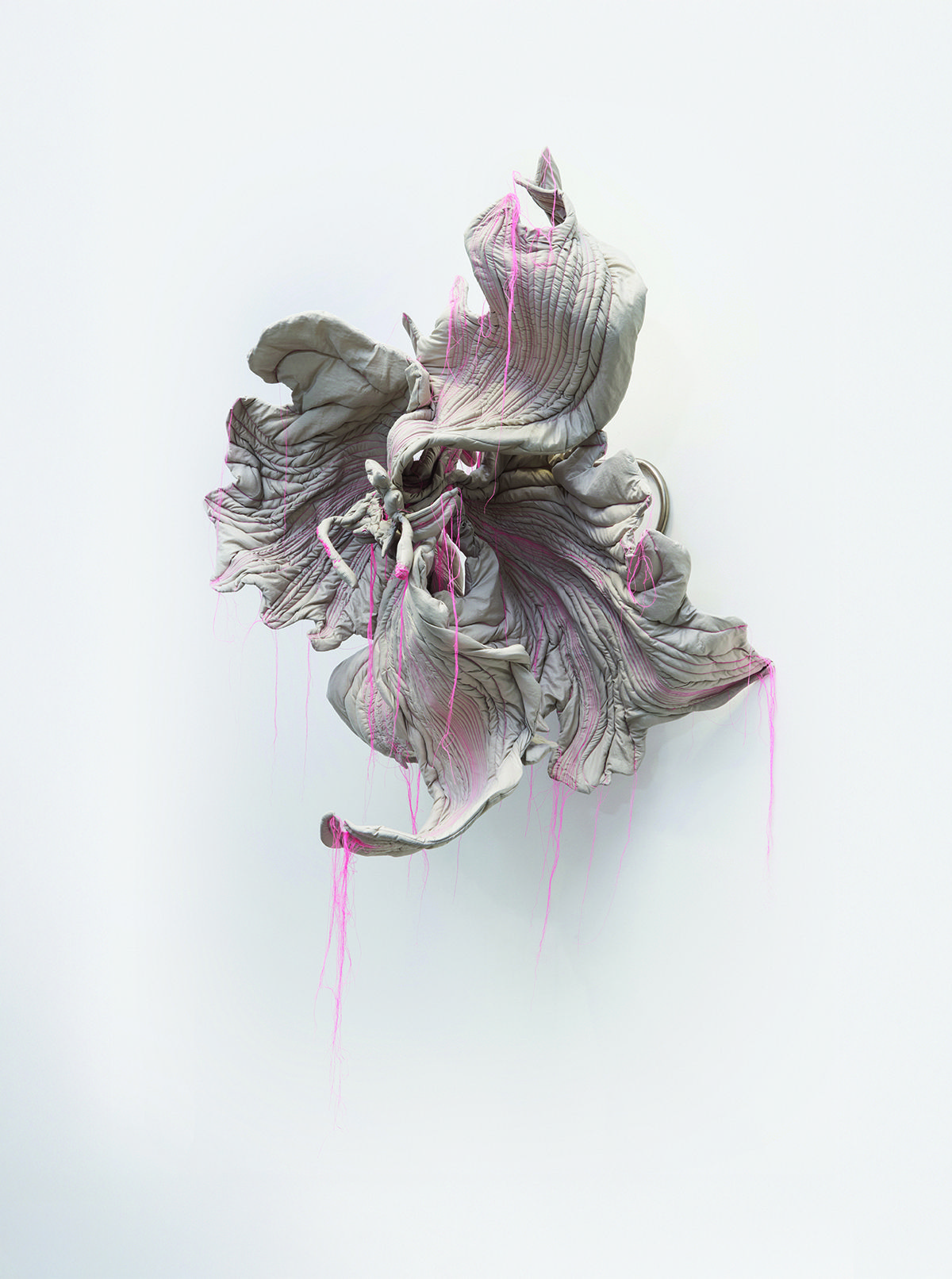 Woo Hannah, <Muscled Bloom>, 2025, Fabric, cotton, wire, steel pipe, 82x90x73cm.