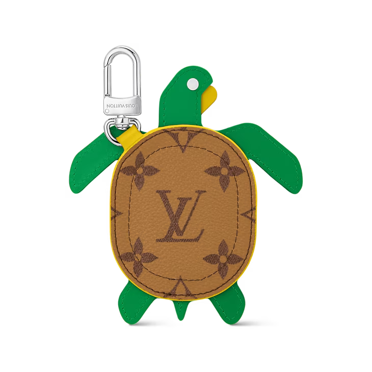 Louis Vuitton LV 터틀(LV Turtle) 파우치 백 참, 130만 원대