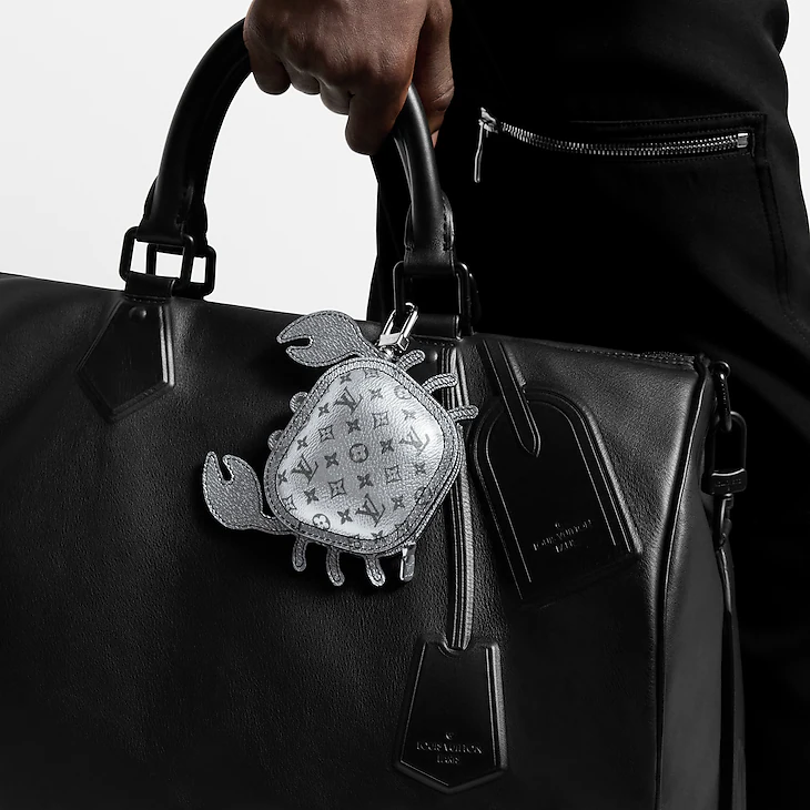 Louis Vuitton LV 크랩 (LV Crab) 백 참, 131만 원
