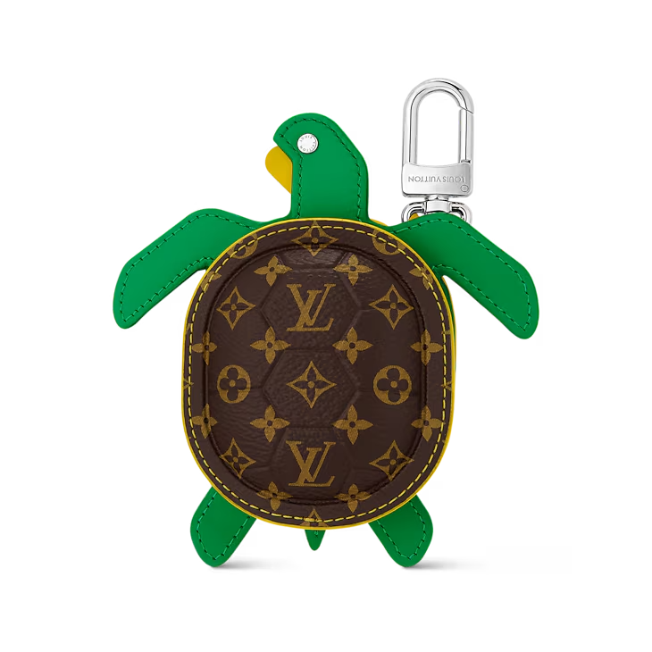 Louis Vuitton LV 터틀(LV Turtle) 파우치 백 참, 130만 원대