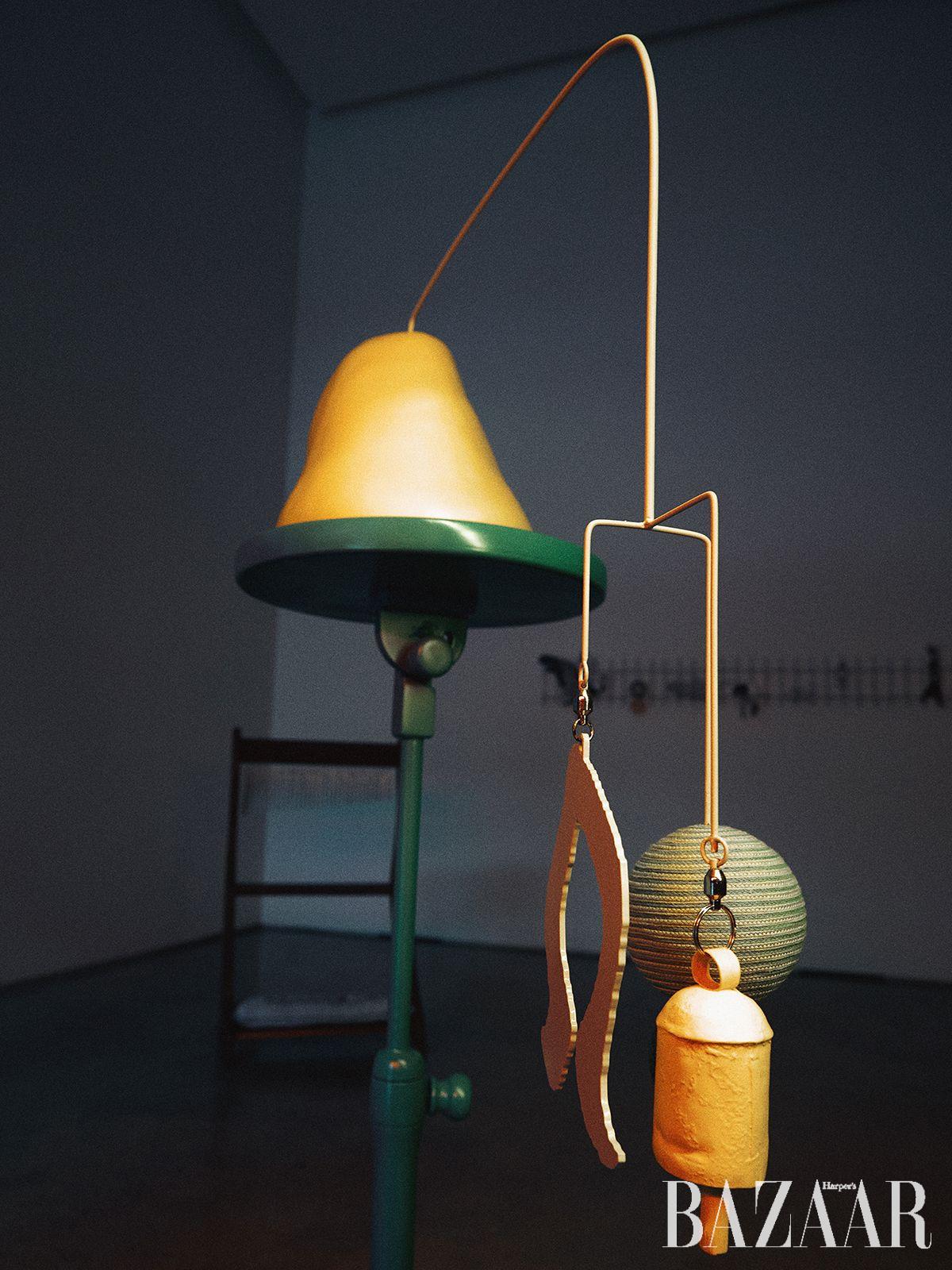 <Triadic Melody>(detail), 2025, Ceramics, stainless steel wire, wood, flat stainless steel sculpture, a bell, and 2 thread balls, 138x65x48cm. Courtesy of the artist and PKM Gallery.