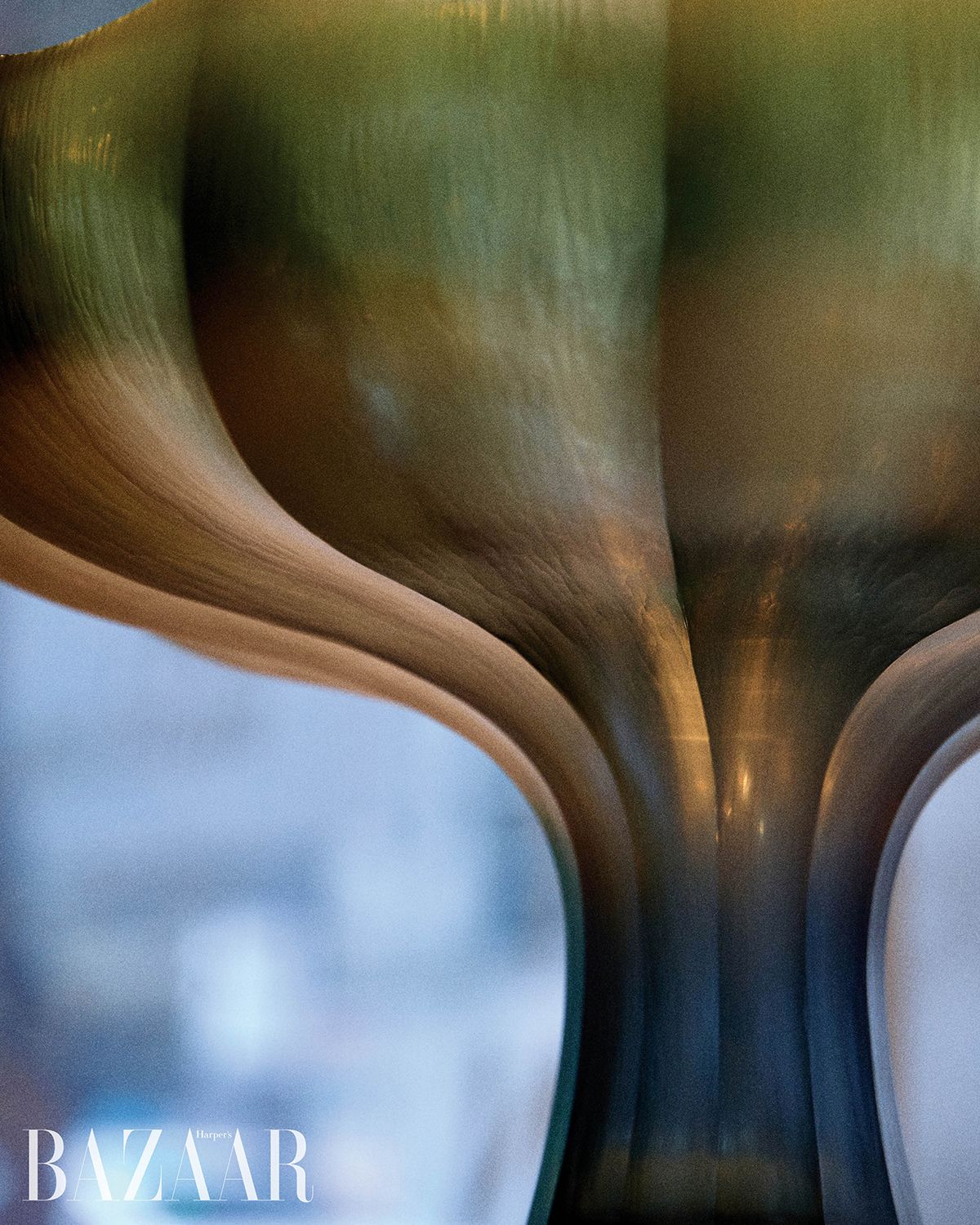 김준용, <Yellowish Deep Gray Night>, 2024, Blown and coldworked glass, H 312xø 480mm. Courtesy of Gallery Sklo.