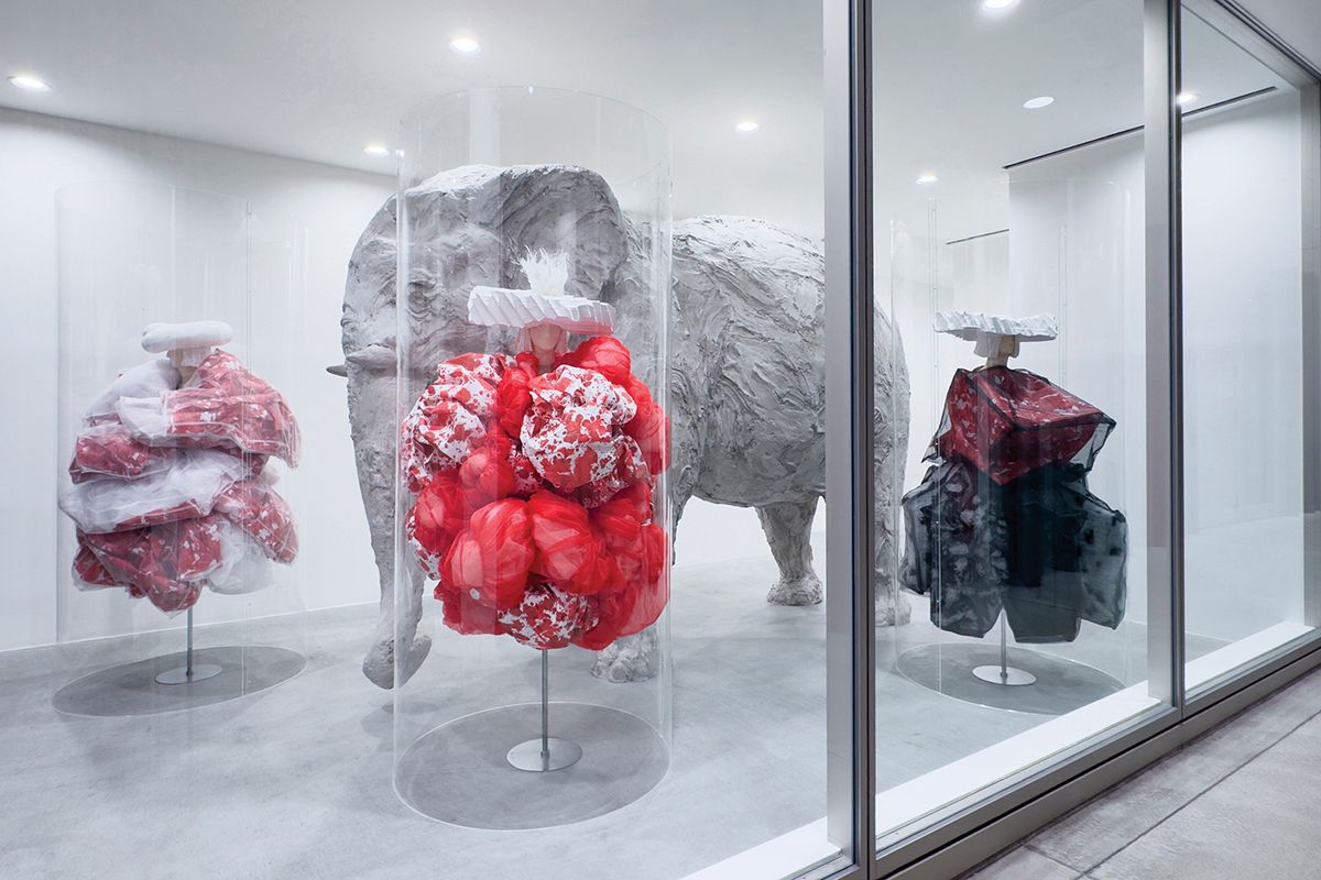 2025년 도버 스트리트 마켓 긴자의 꼼데가르송 인스톨레이션.