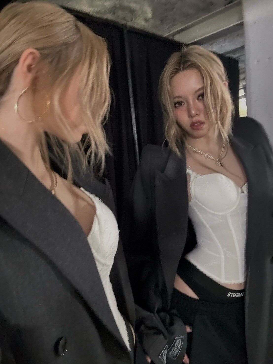 드레이핑 블러셔 메이크업이 더해진 올데이 프로젝트 베일리식 세미 스모키 @baileysok 