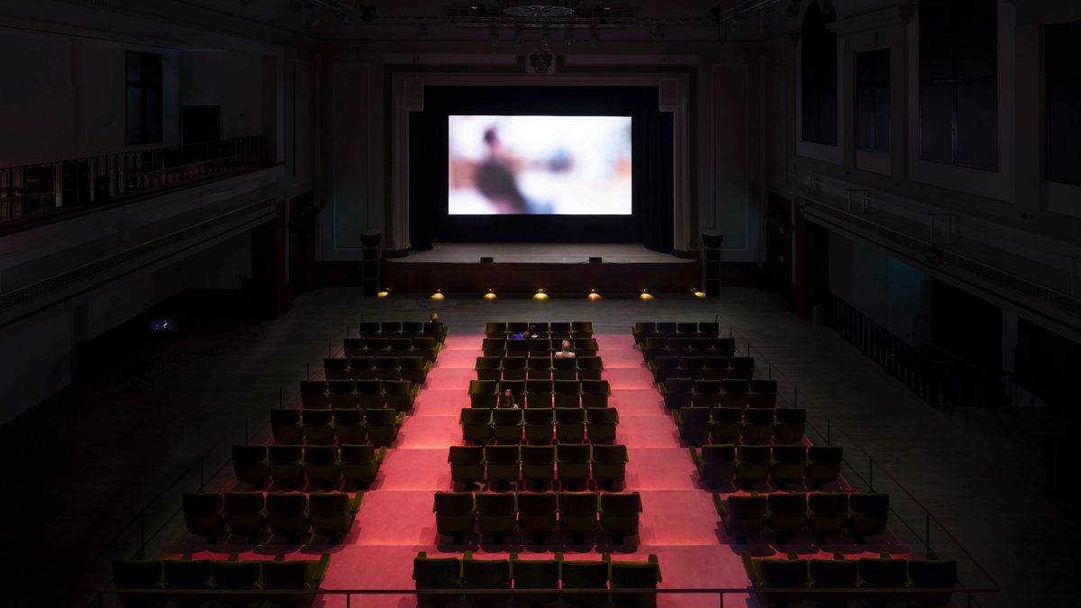 프라다 모드 런던 전시 현장.