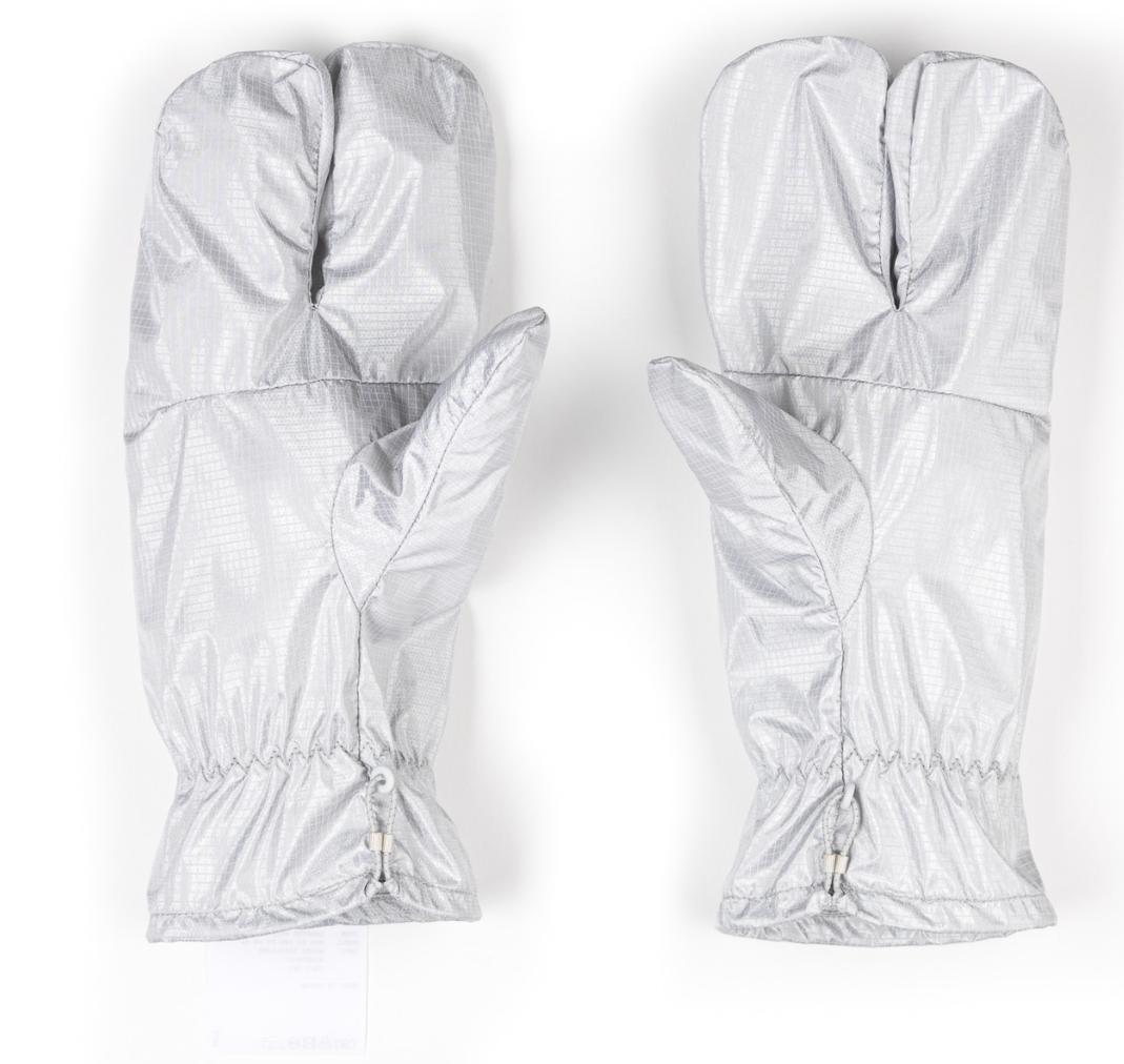 SATISFY 실버쉘 랍스터 오버 미트, 27만원대