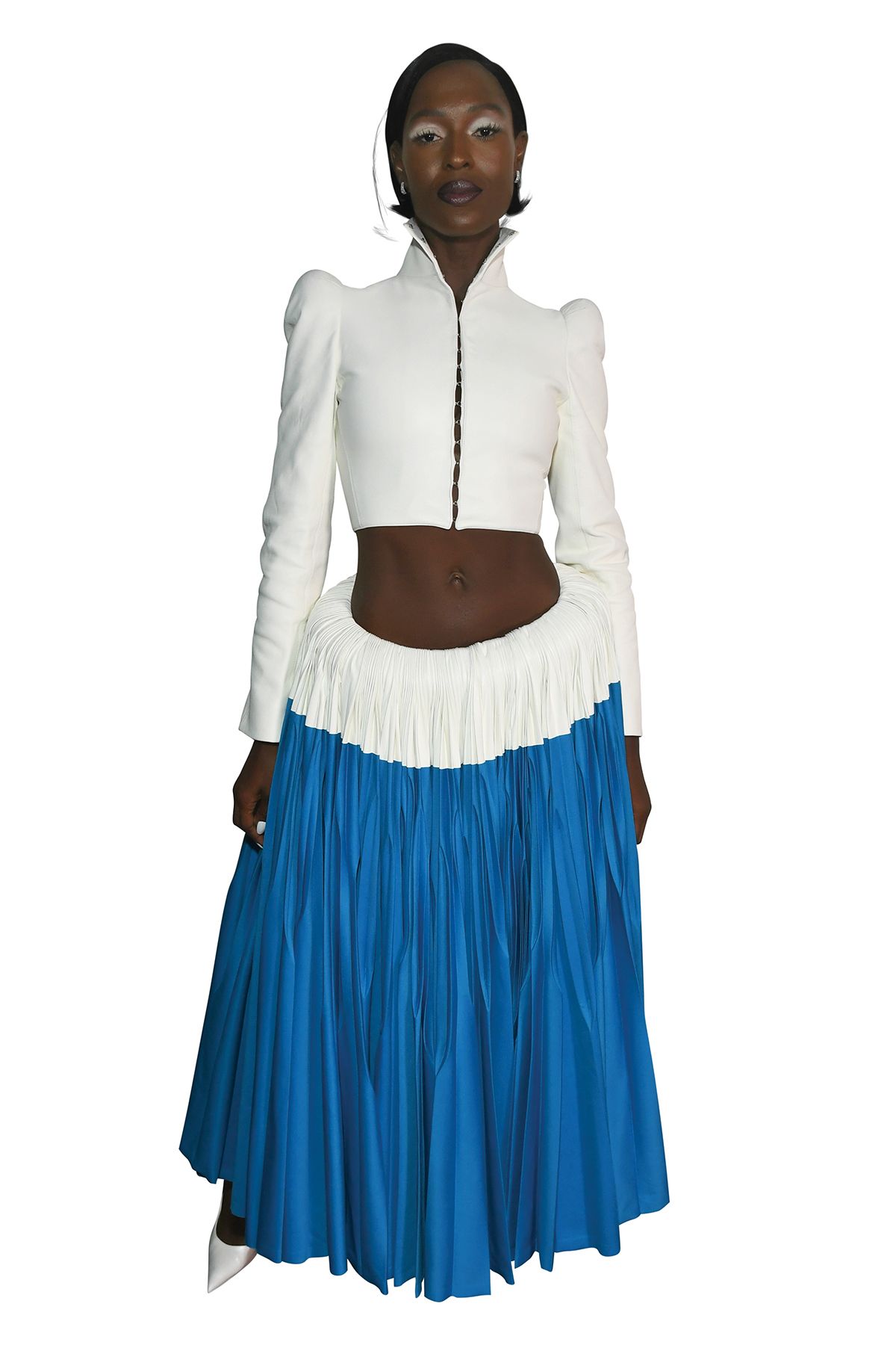 조디 터너 스미스 의상은 모두 피터 뮐리에의 Alaïa. 