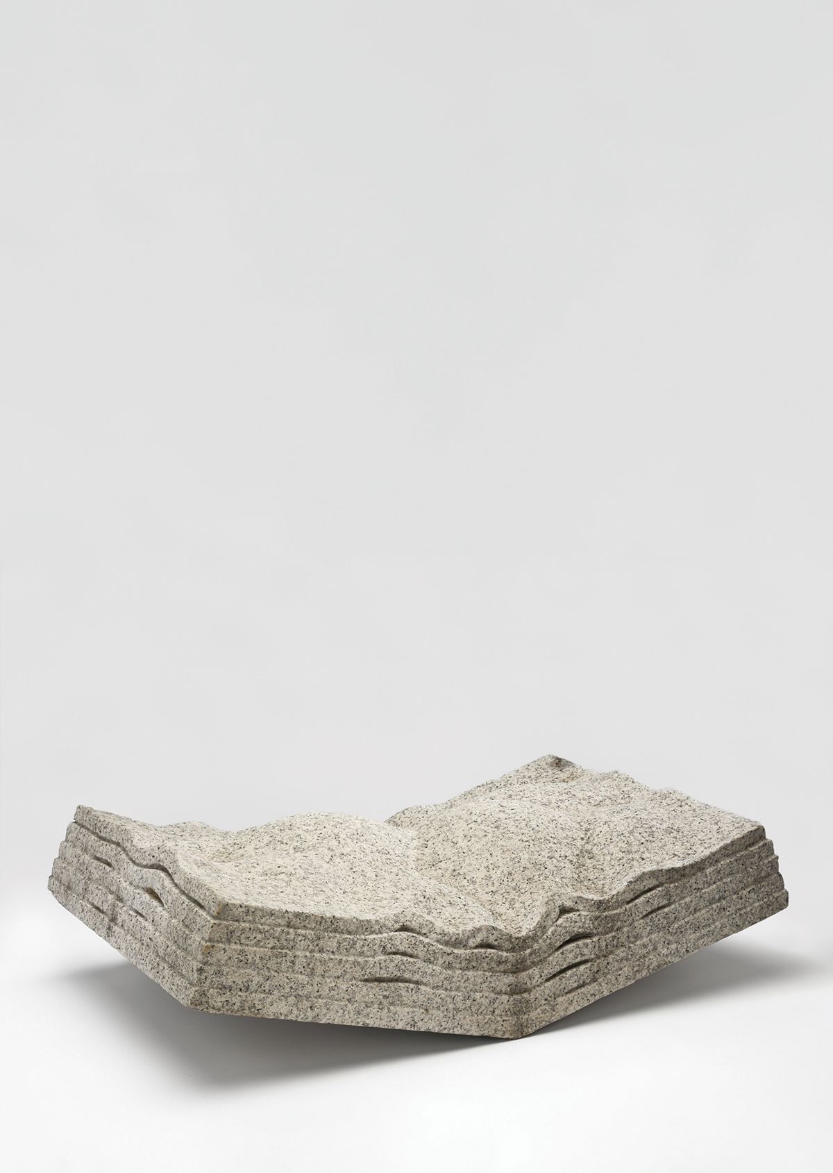 전국광, <적>, 1979, 포천석, 20x70x45cm. 서울시립미술관 소장