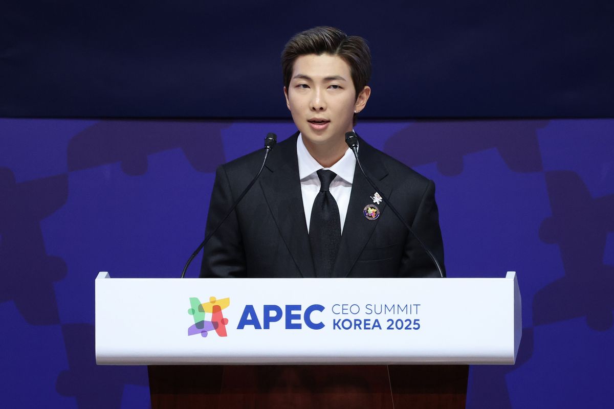 APEC CEO 서밋에서 기조연설하고 있는 BTS RM (출처: 게티 이미지)