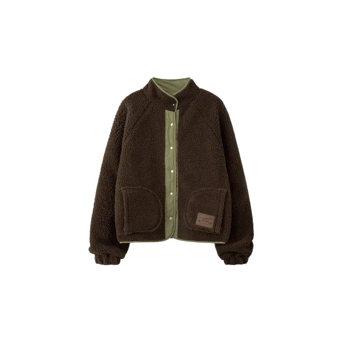 초콜릿 컬러의 플리스 재킷