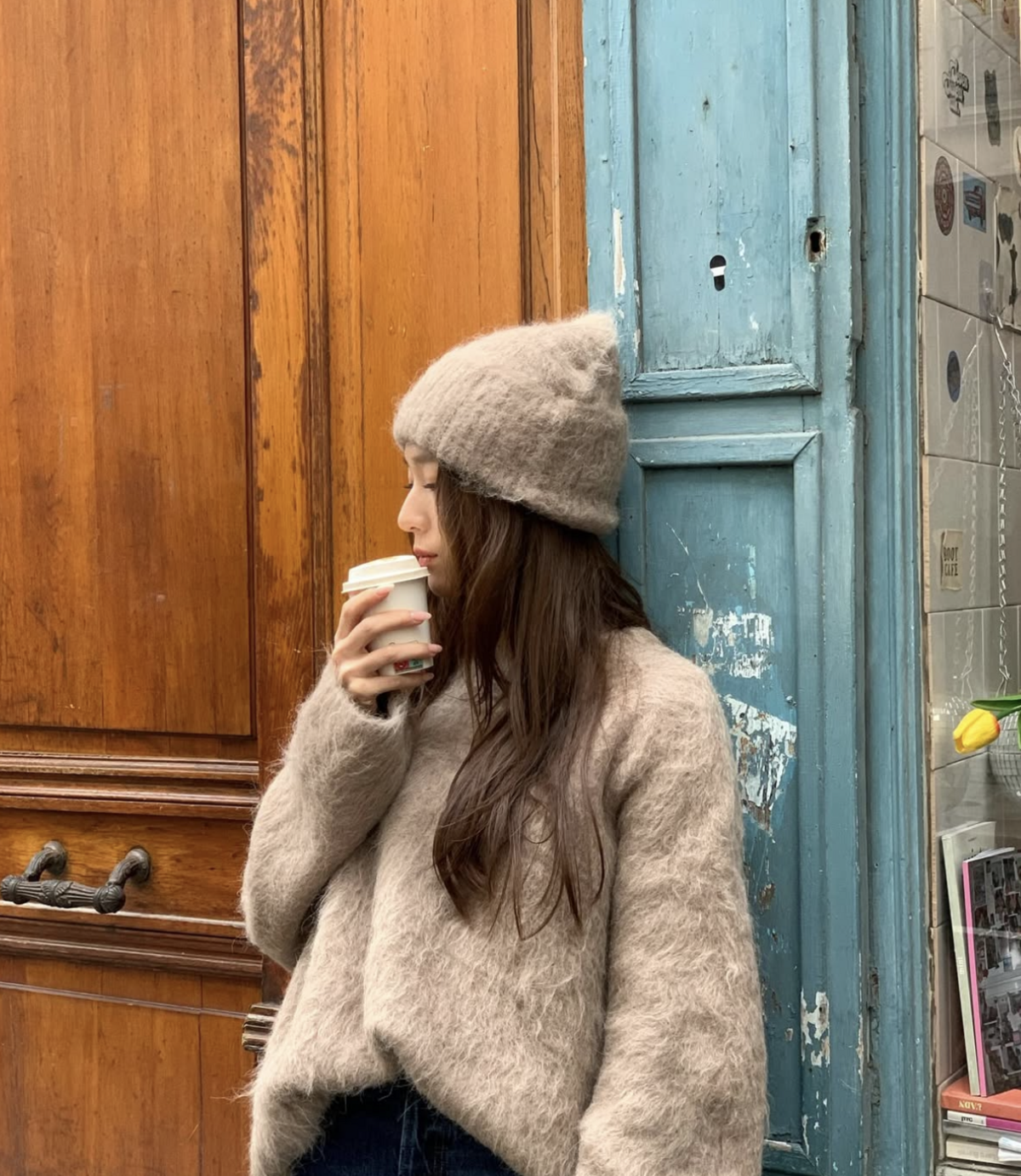 퍼 비니를 착용한 크리스탈 @vousmevoyez 