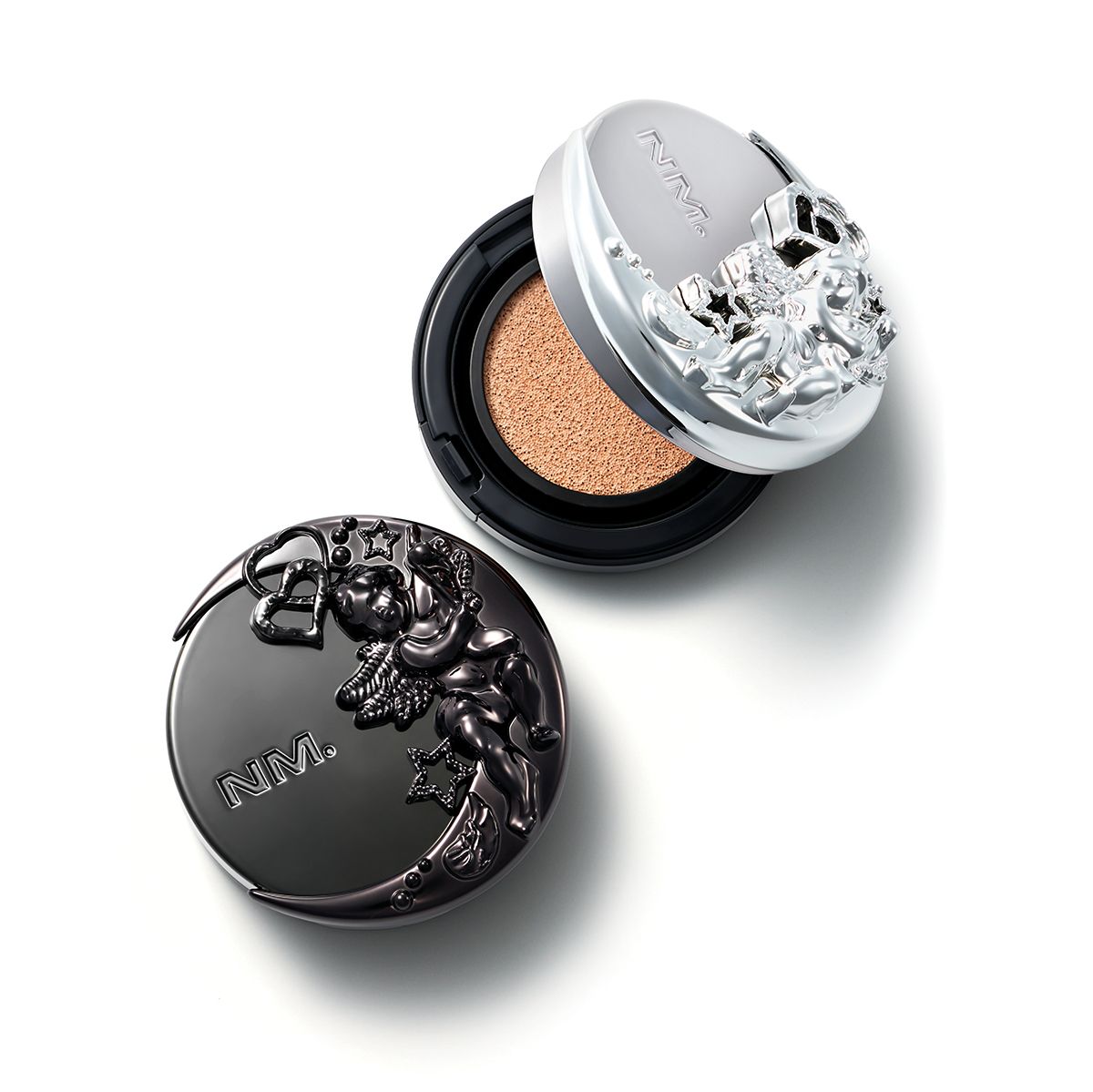 (왼쪽부터) Naming 제로 그래비티 커버 업 쿠션 SPF50+/PA++, 레이어드 핏 쿠션 SPF50+/PA++ 각각 3만4천원.