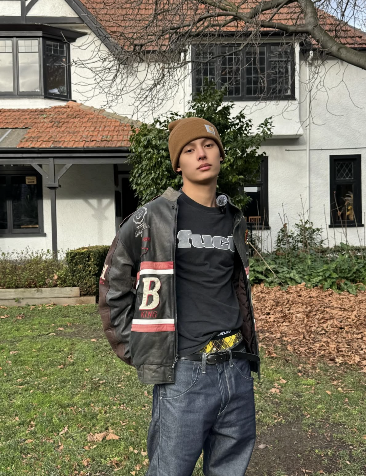 새깅 패션을 선보인 코르티스 제임스