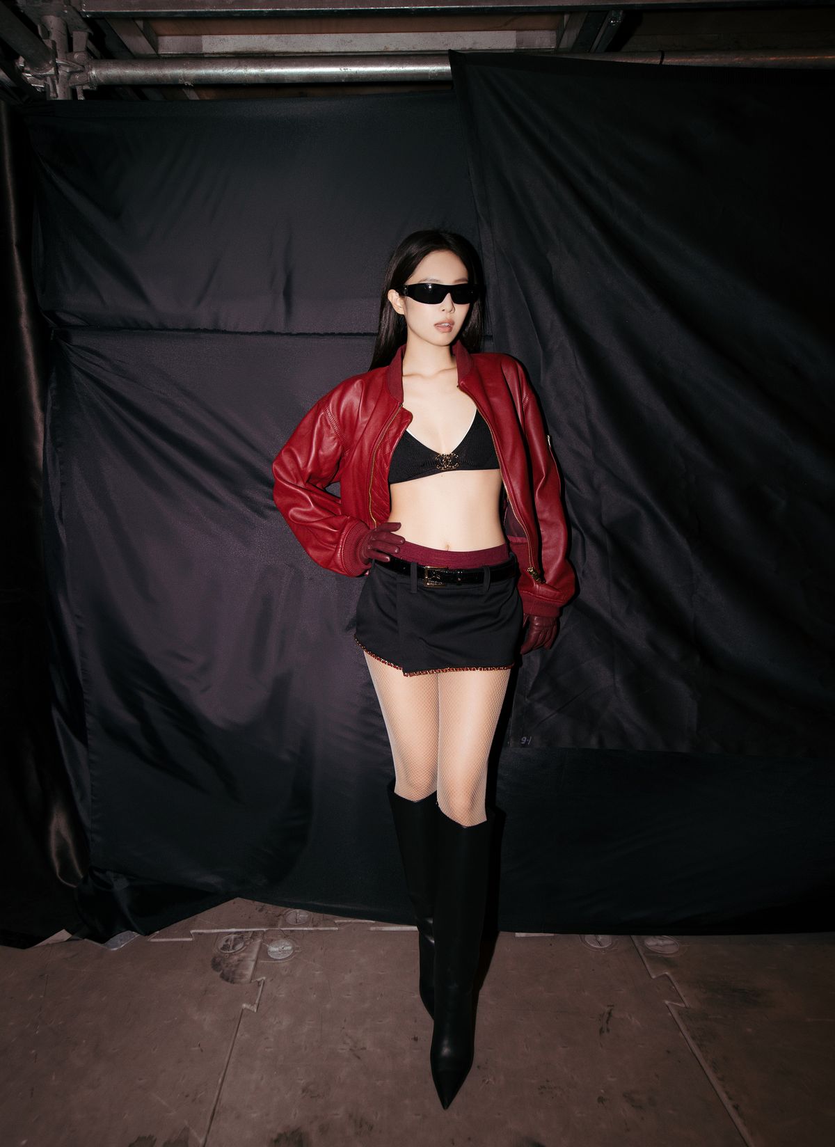 샤넬 커스텀 무대 의상을 입은 블랙핑크 제니