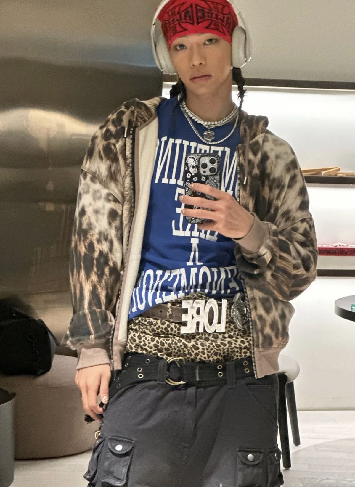 새깅 패션을 선보인 올데이프로젝트 타잔