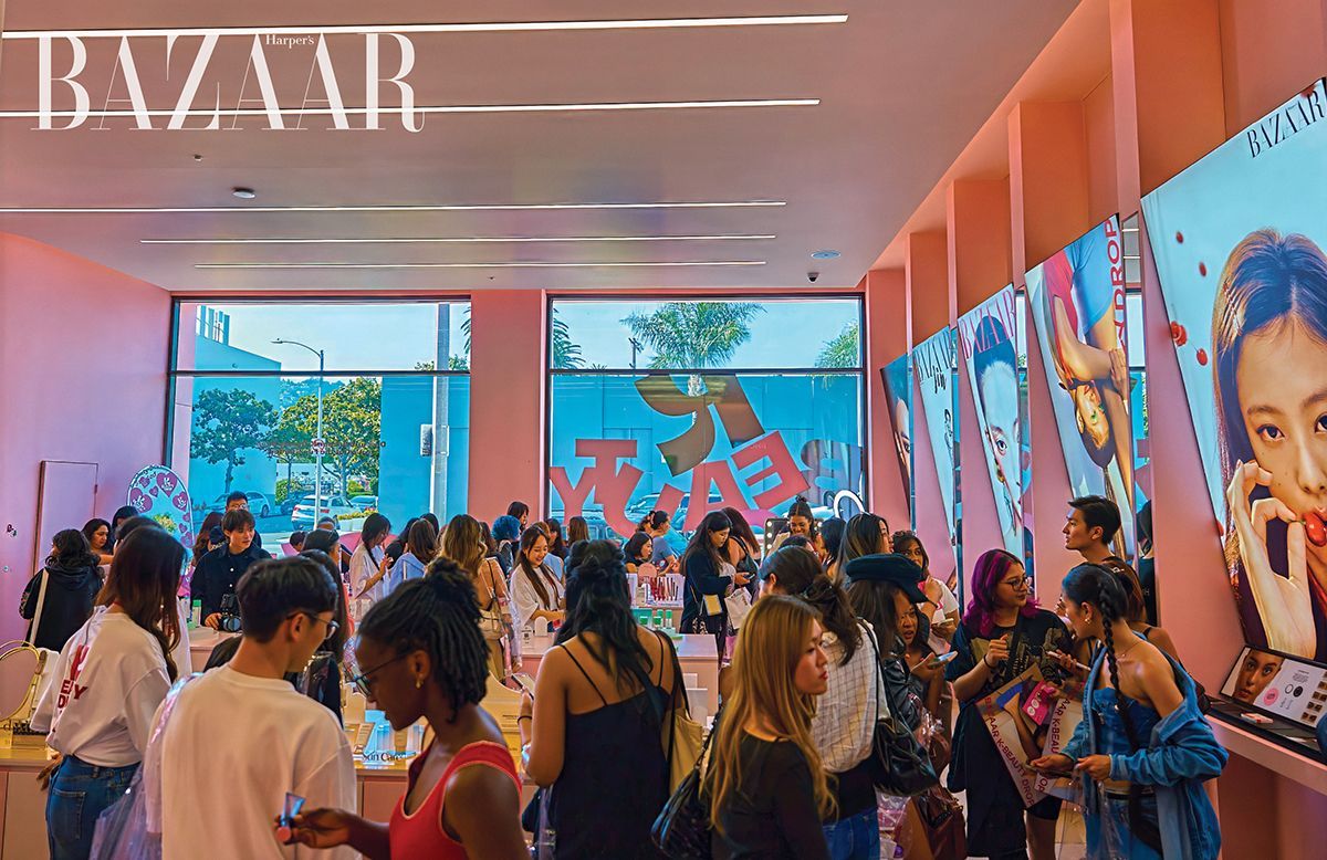 나흘간 약 3천여명의 방문객이 다녀가며 흥행했다