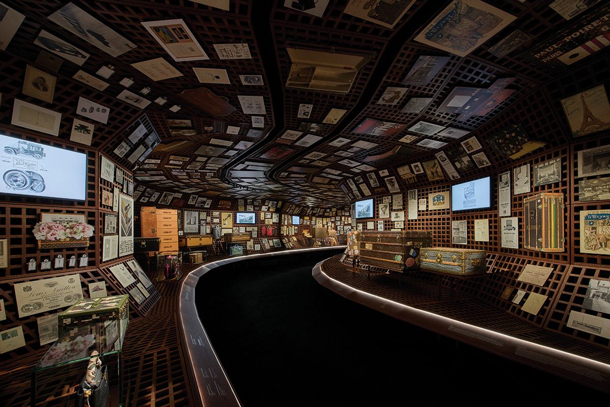 루이 비통 비저너리 저니 서울 기원 룸. 루이 비통의 깊은 역사와 아카이브를 마치 여행하듯 체험할 수 있는 공간이다. 