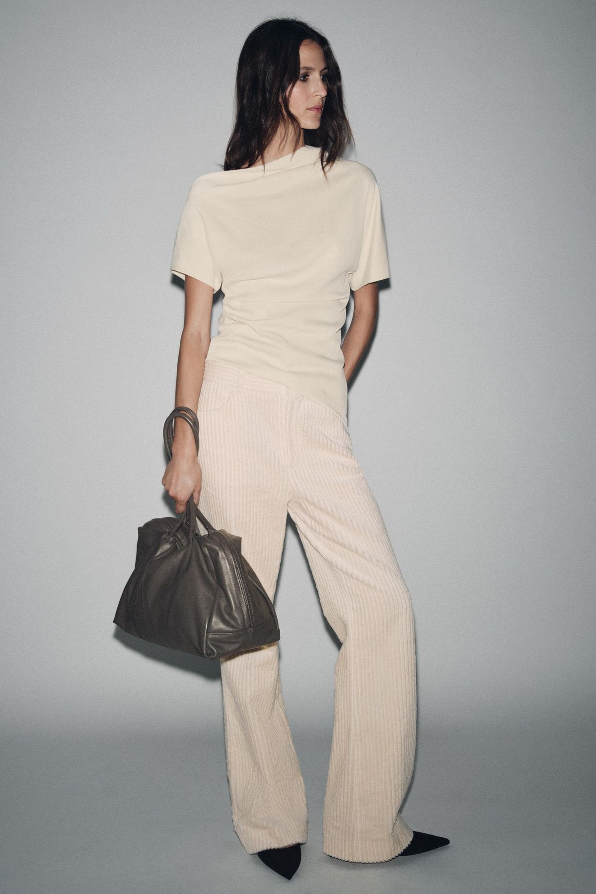 자라 ‘맥시 가죽 볼링백’, 32만9천9백원. 