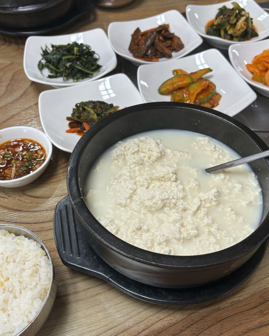 '사직골 손두부' 하얀 뚝배기