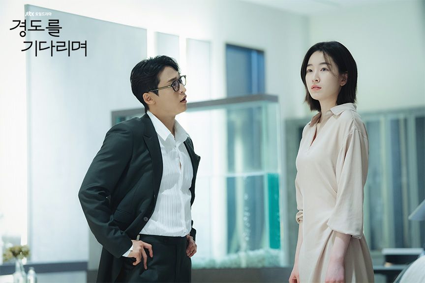 스킨 톤의 원피스로 홈웨어를 연출한 지우