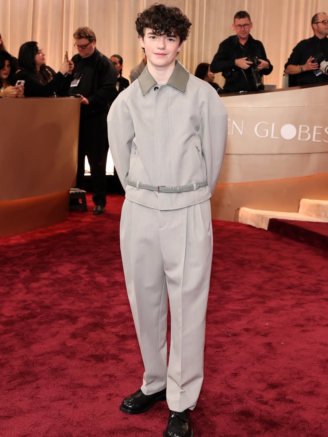 보테가 베네타를 착용한 오원 쿠퍼