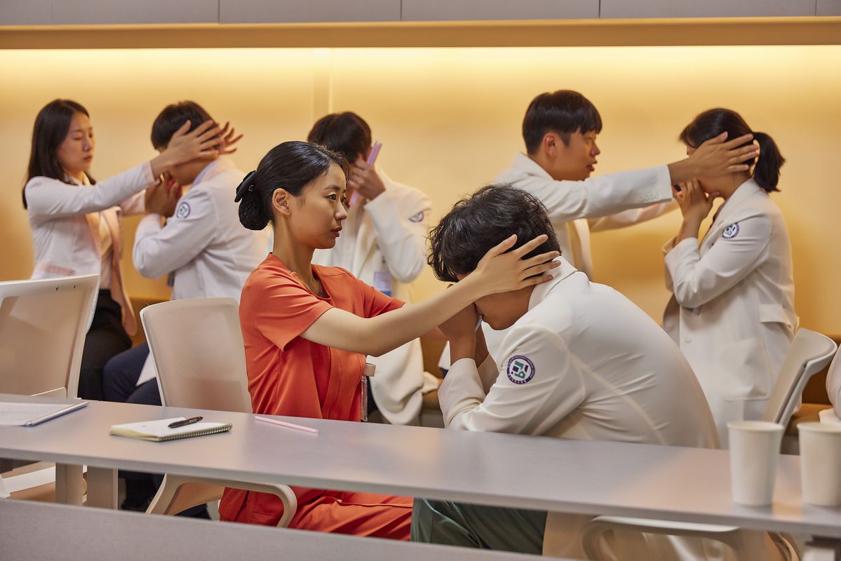 넷플릭스 시리즈 <정신병동에도 아침이 와요> 스틸