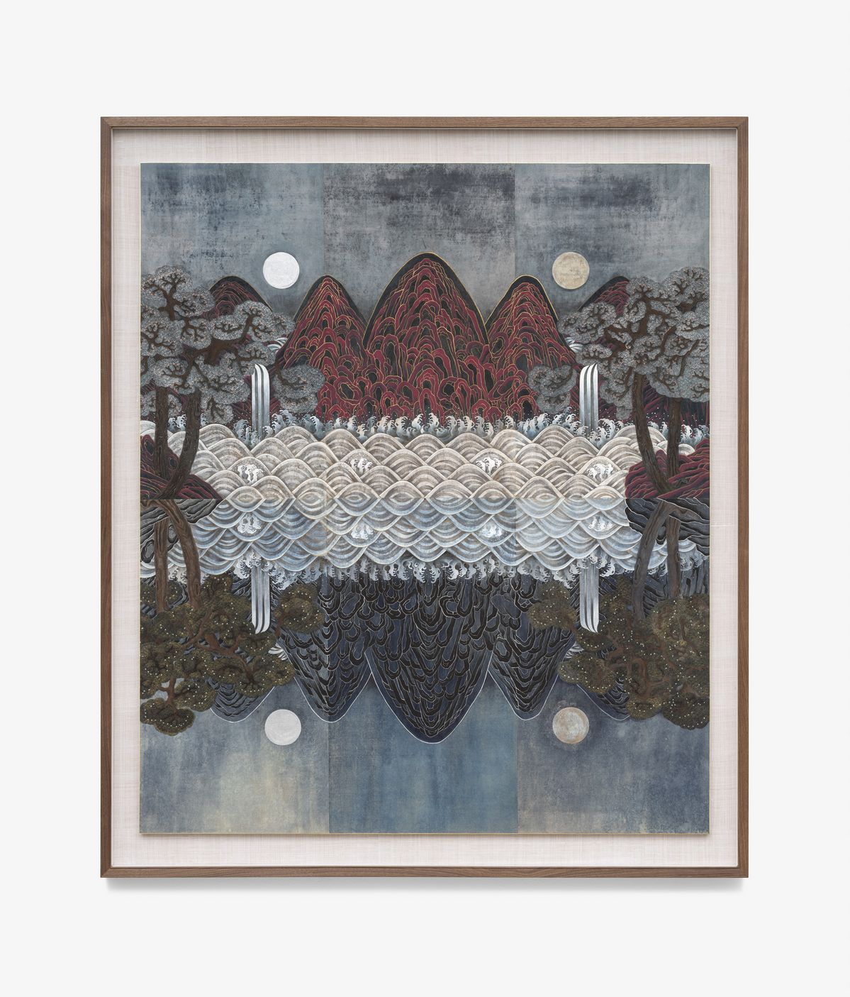 정재은, 일월오봉도, 2017, 옻지에 분채, 봉채, 먹, 146.5 x 124.5 cm, F 164.5 x 140.5 x 5 cm