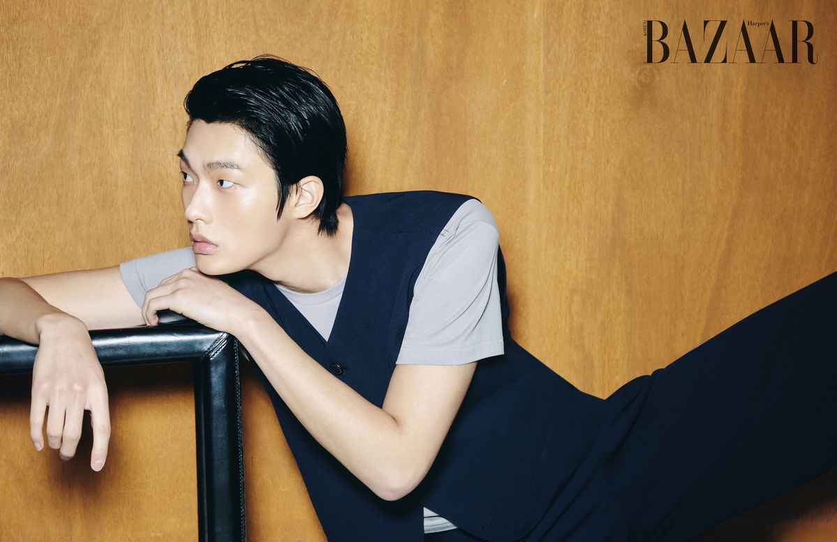 베스트, 티셔츠, 팬츠는 모두 Recto.