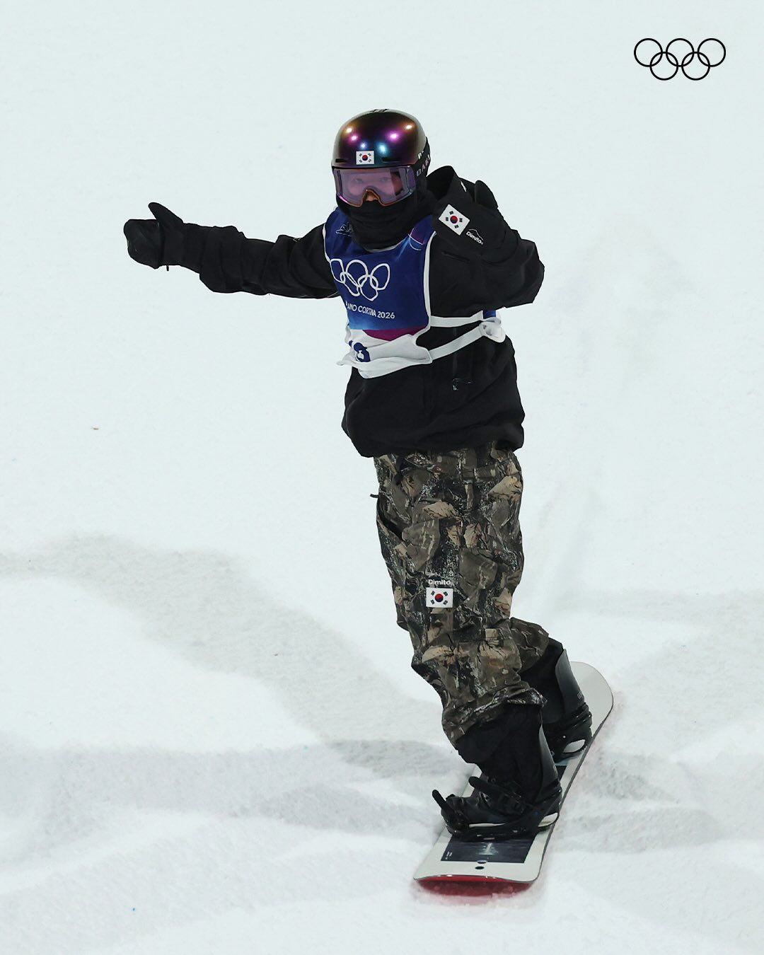 기술에 성공한 뒤 기두 팔을 들며 기쁨을 만끽하는 유승은 / Getty Images