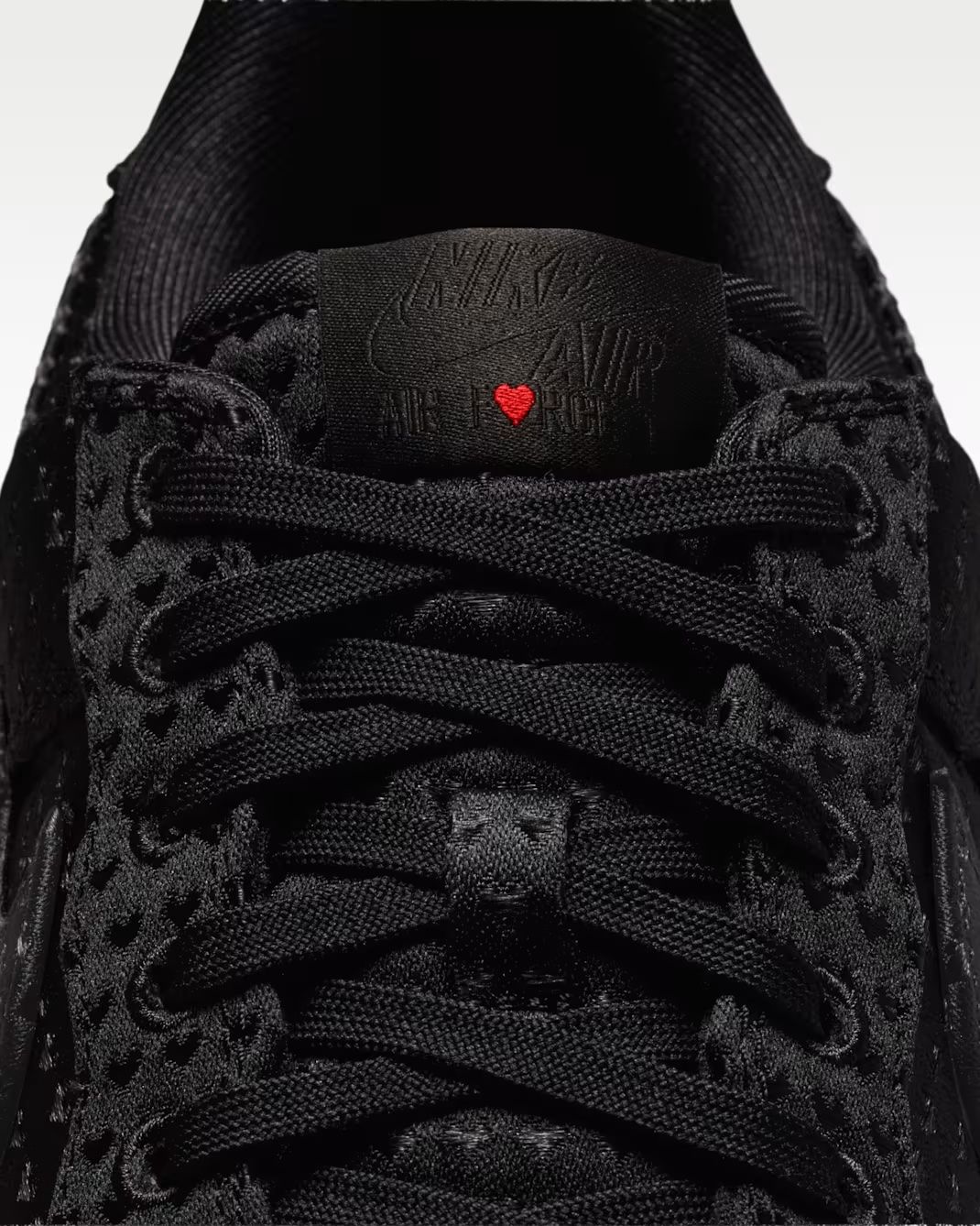 나이키 에어 포스 1 레트로 '밸런타인 데이' 16만9천원