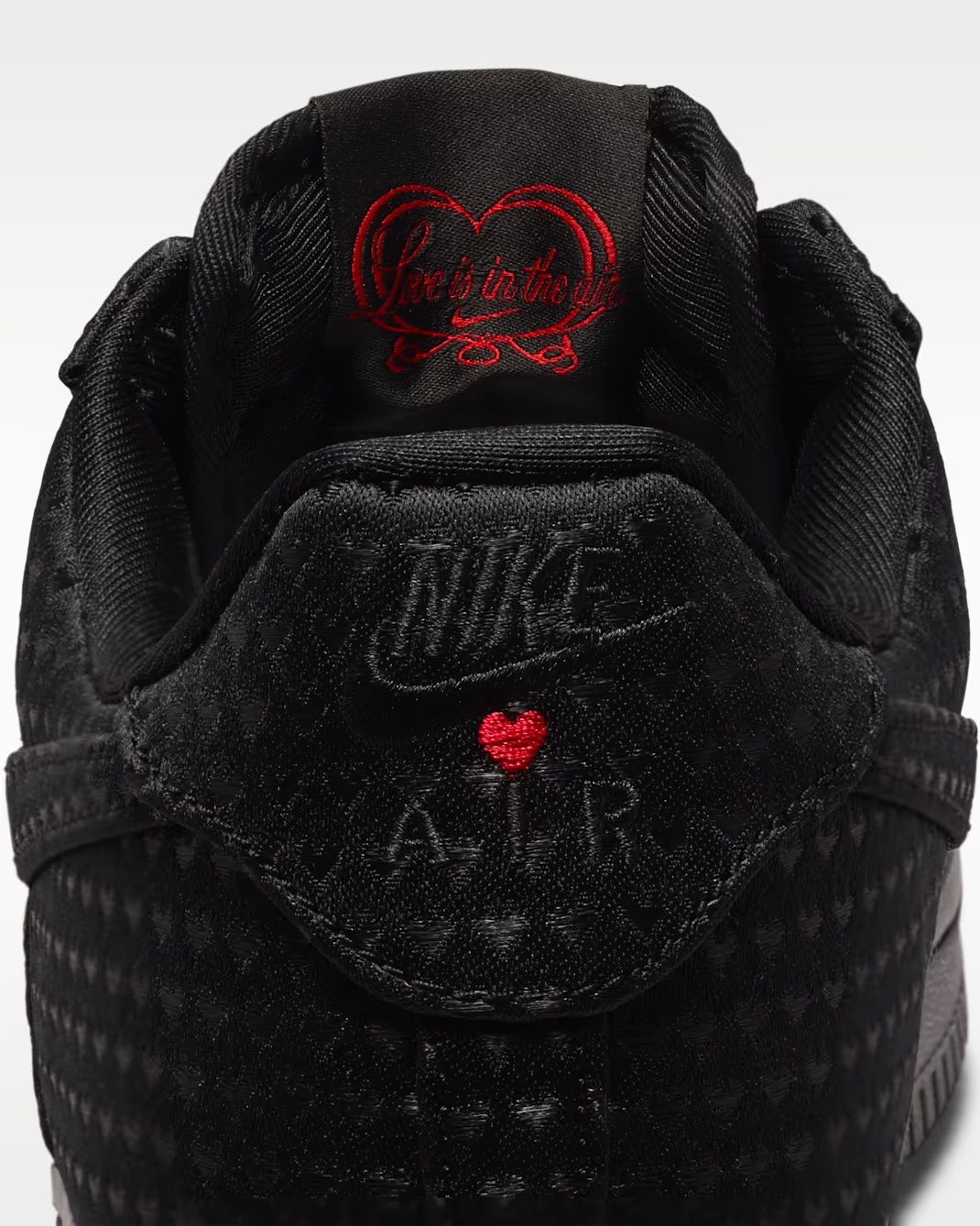 나이키 에어 포스 1 레트로 '밸런타인 데이' 16만9천원