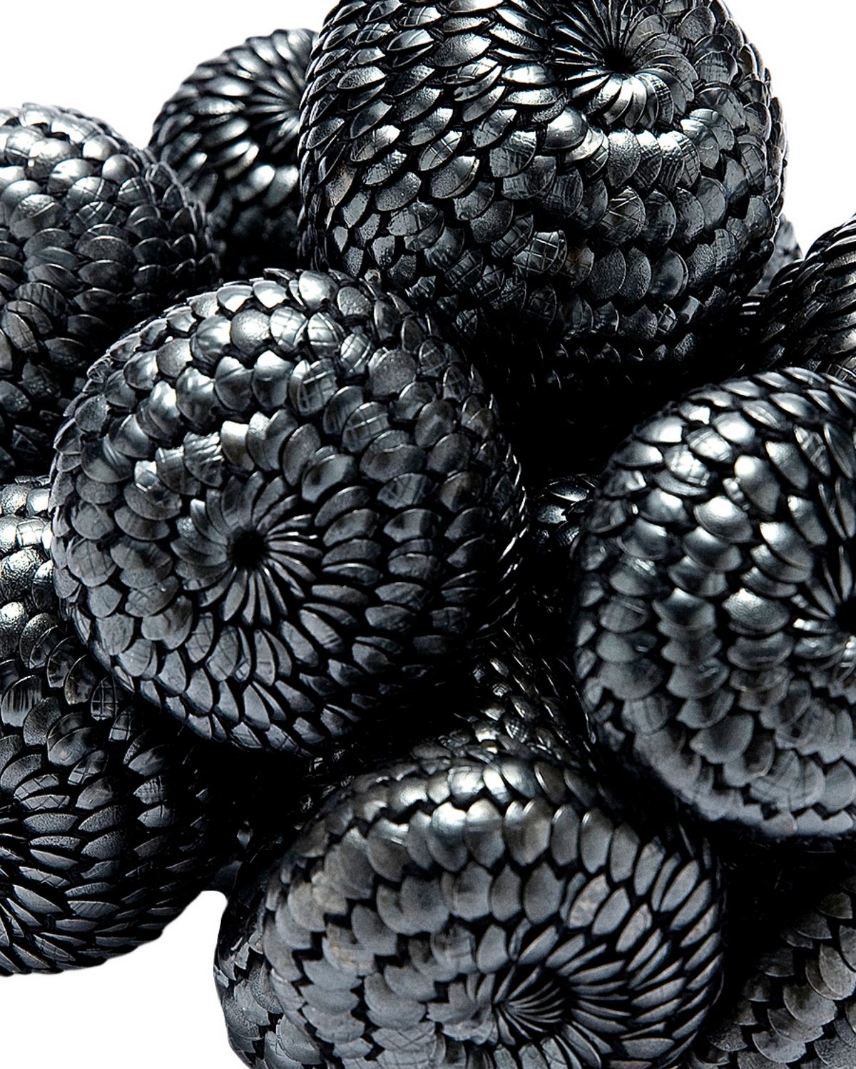 <순환의 씨앗> 산화 스털링 실버, 리넨 실 / 153 x 153 x 254mm / 2025