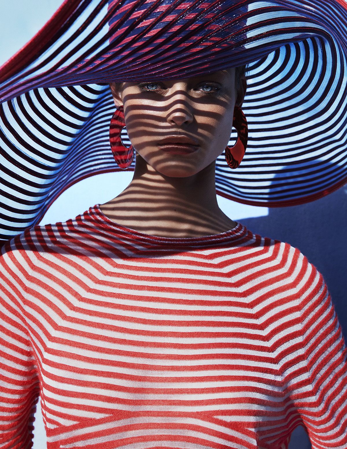 노르웨이 패션 사진작가이자 감독 솔베 선즈보(Sølve Sundsbø)가 포착한 2016년 서머 룩.