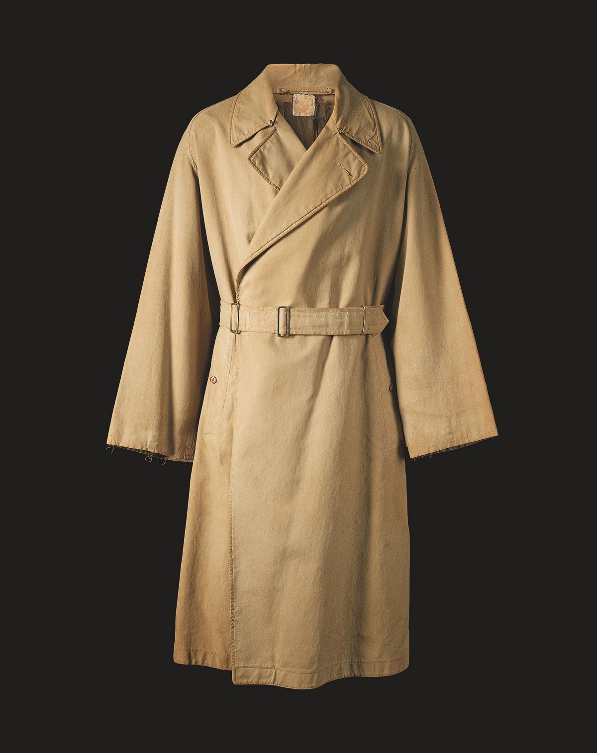 19세기 말, 토마스 버버리가 고안한 버버리 트렌치코트의 전신 ‘타일로켄(Tielocken )’